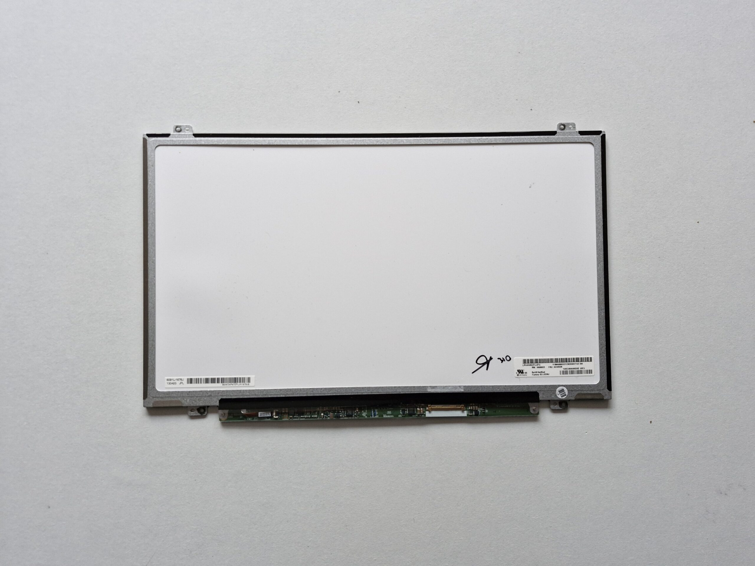 Dalle d’écran 14" Slim LCD LED HD 40 Pins Brillante – LG Display LP140WH2 (TL)(F1) – Compatible PC Portable - | PiecesPC.fr Dalle d’écran 14" Slim LCD LED HD 40 Pins Brillante – LG Display LP140WH2 (TL)(F1) – Compatible PC Portable – Image 3