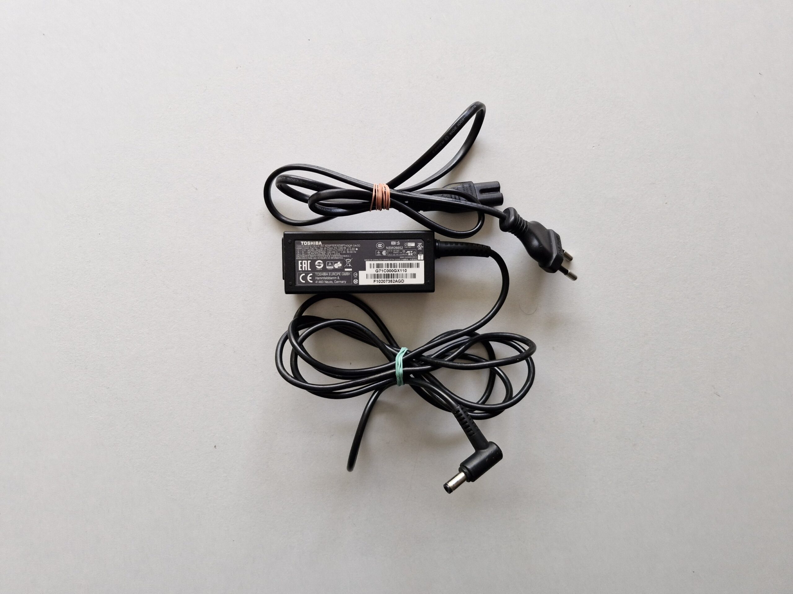 Chargeur pour Toshiba 45W 19V 2.37A / 5.5mm x 2.5mm - | PiecesPC.fr Chargeur pour Toshiba 45W 19V 2.37A / 5.5mm x 2.5mm