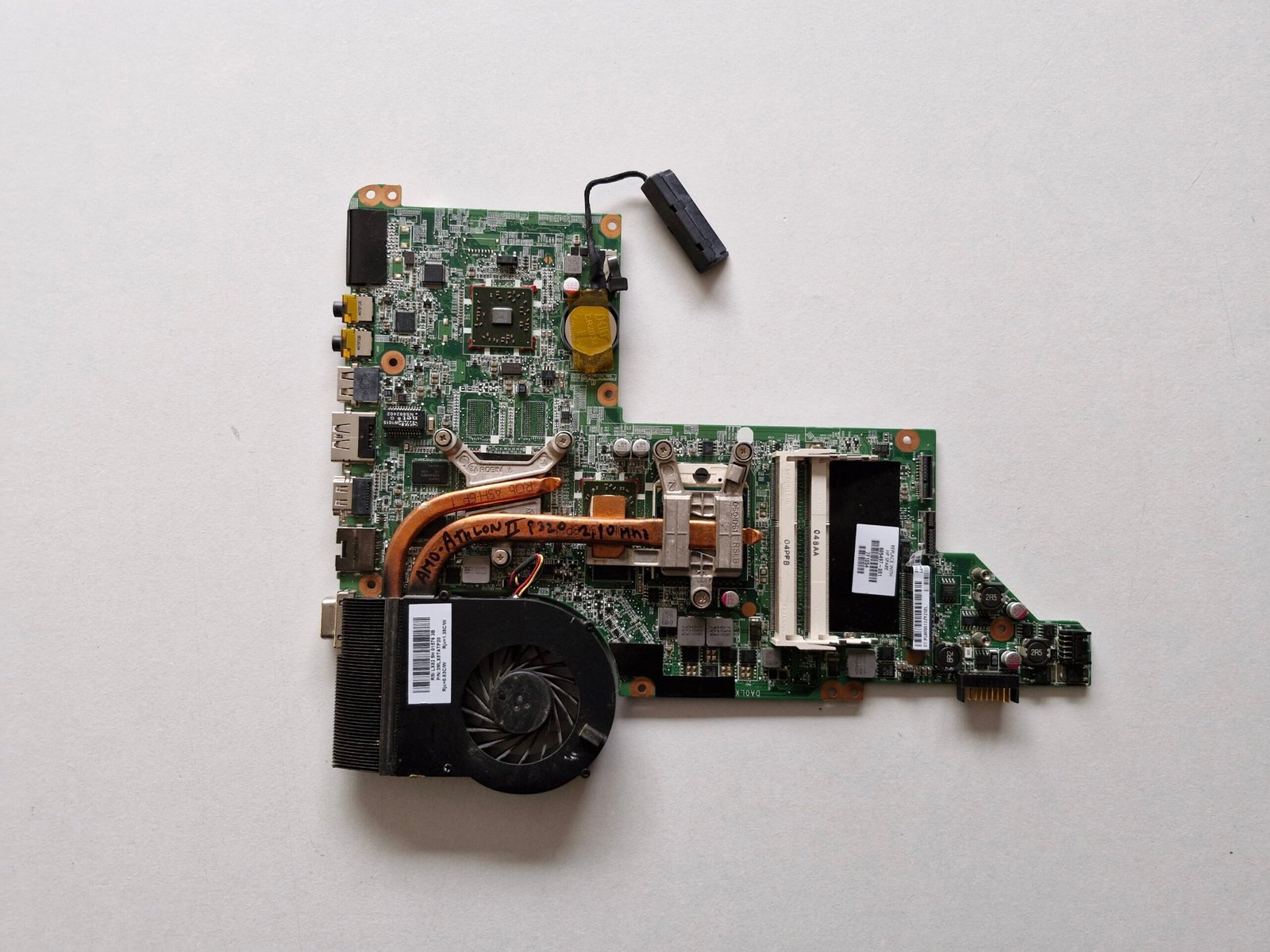 Carte mère HP Pavilion DV7-4040NF – AMD Athlon II P320 / Chipset ATI / Ventilateur inclus - | PiecesPC.fr Carte mère HP Pavilion DV7-4040NF – AMD Athlon II P320 / Chipset ATI / Ventilateur inclus