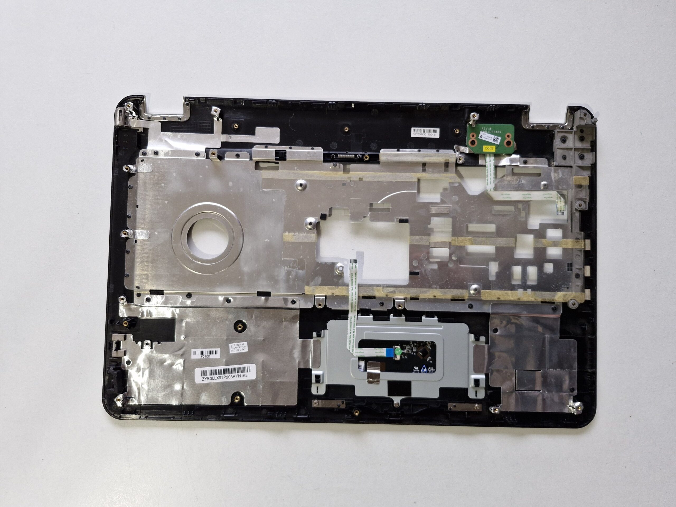 Palmrest avec Touchpad pour HP Pavilion DV7-4040NF – Couleur argent - | PiecesPC.fr Palmrest avec Touchpad pour HP Pavilion DV7-4040NF – Couleur argent – Image 2