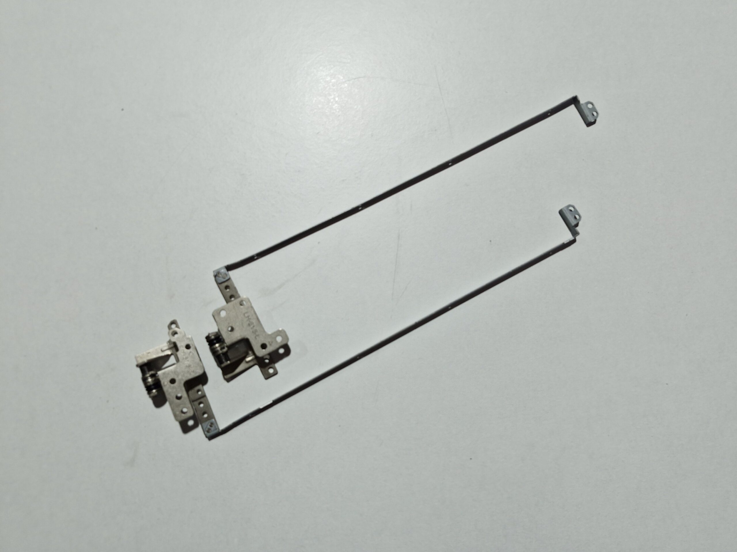 CHARNIÈRES / HINGES POUR TOSHIBA SATELLITE C70D-2-12T