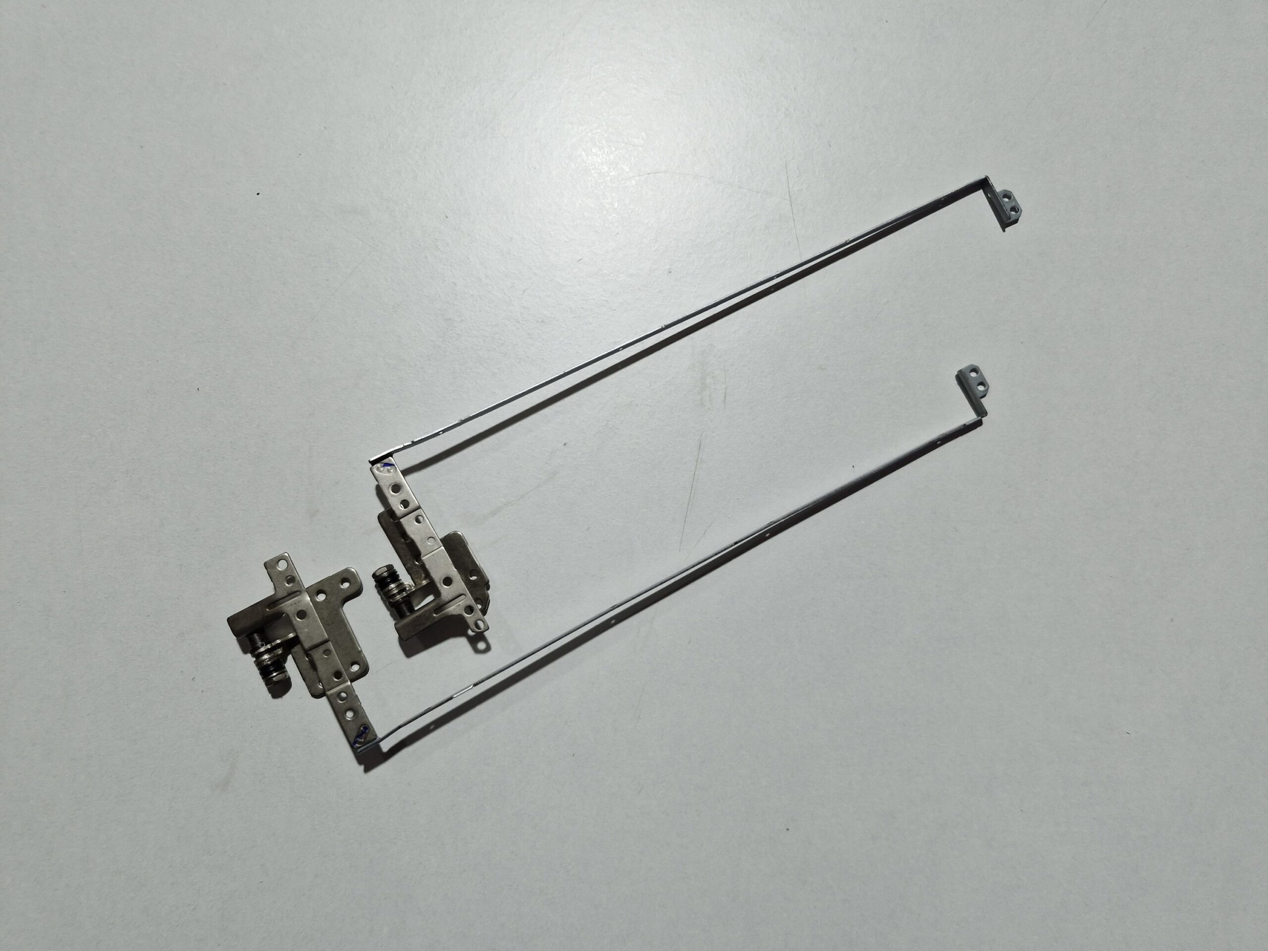 CHARNIÈRES / HINGES POUR TOSHIBA SATELLITE C70D-2-12T – Image 2