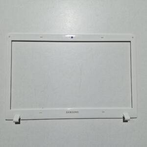 LCD FRONT BEZEL POUR SAMSUNG NP270 / NP270E