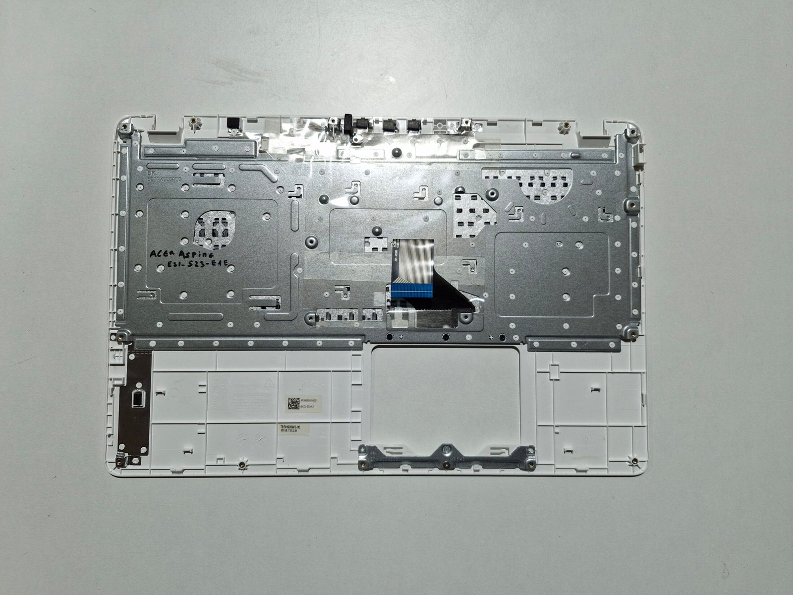 Palmrest + Clavier AZERTY – Acer Aspire ES1-523 – Blanc – Image 2