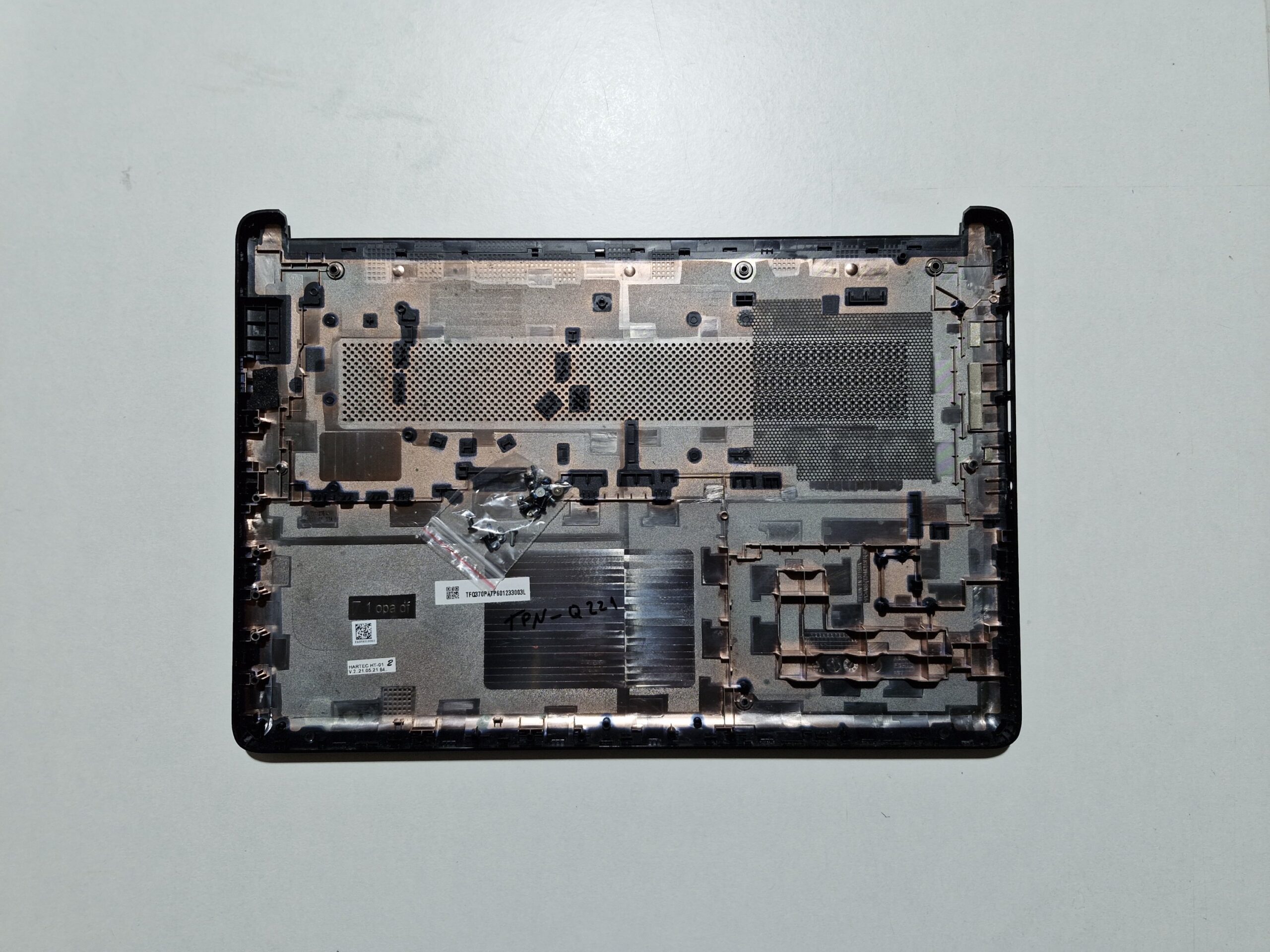 Coque inférieure / Châssis inférieur HP TPN-Q221 – Original – Image 2