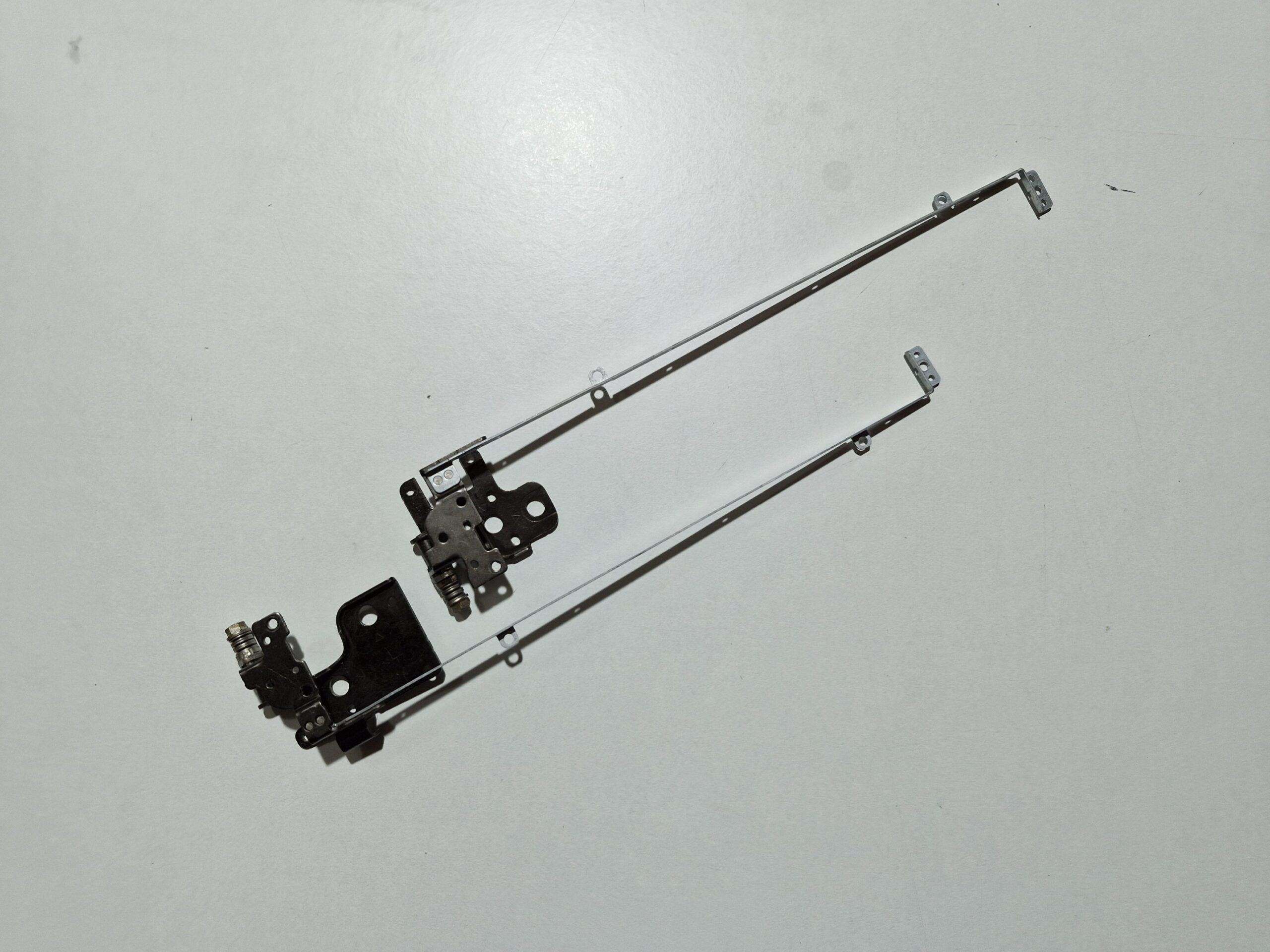 Acer Aspire E5-772 – Paire de charnières écran 17.3"