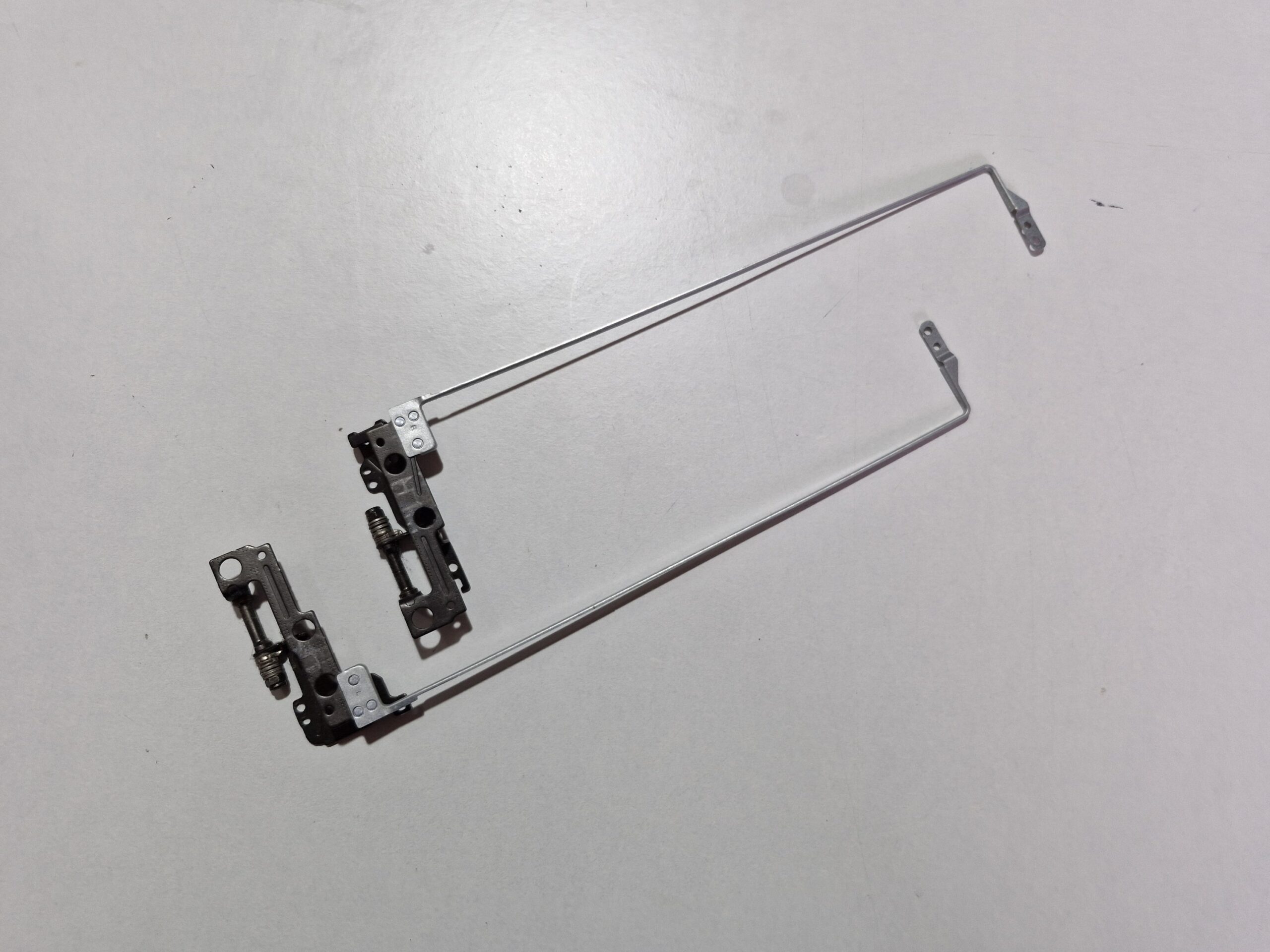 Charnières écran Lenovo V130-15IKB – Paire gauche + droite – Image 2