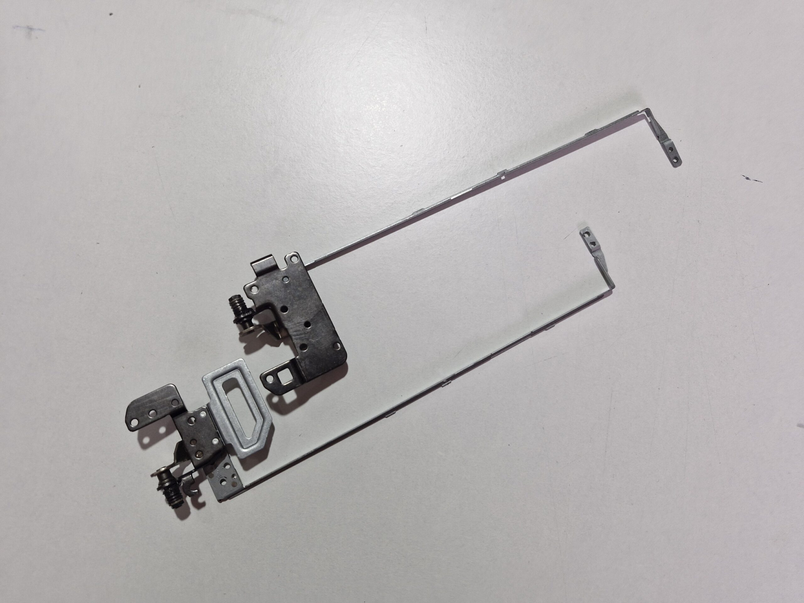 Charnières écran Acer Aspire E15 E5-571 – Paire gauche + droite – Image 2