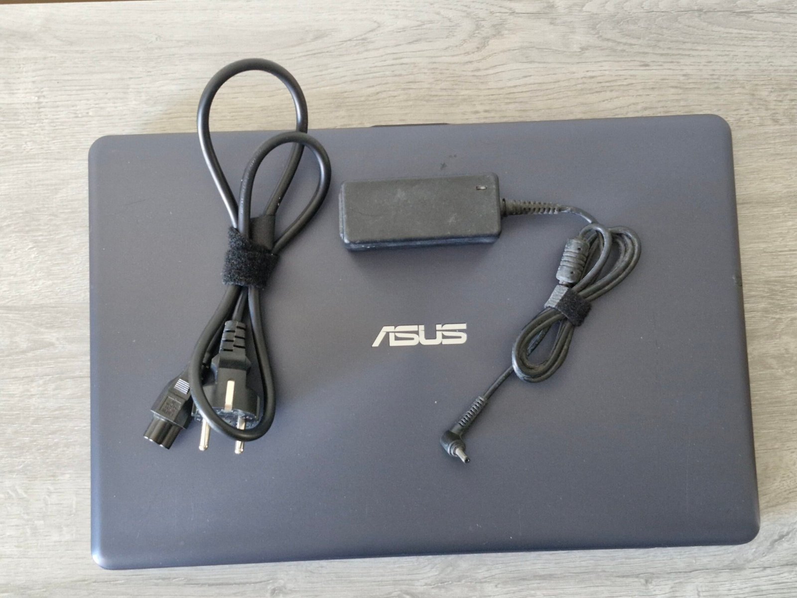 PC Portable ASUS VivoBook R542U – Intel Core i3 8ᵉ Gen / 12 Go RAM / SSD + HDD – Image 11