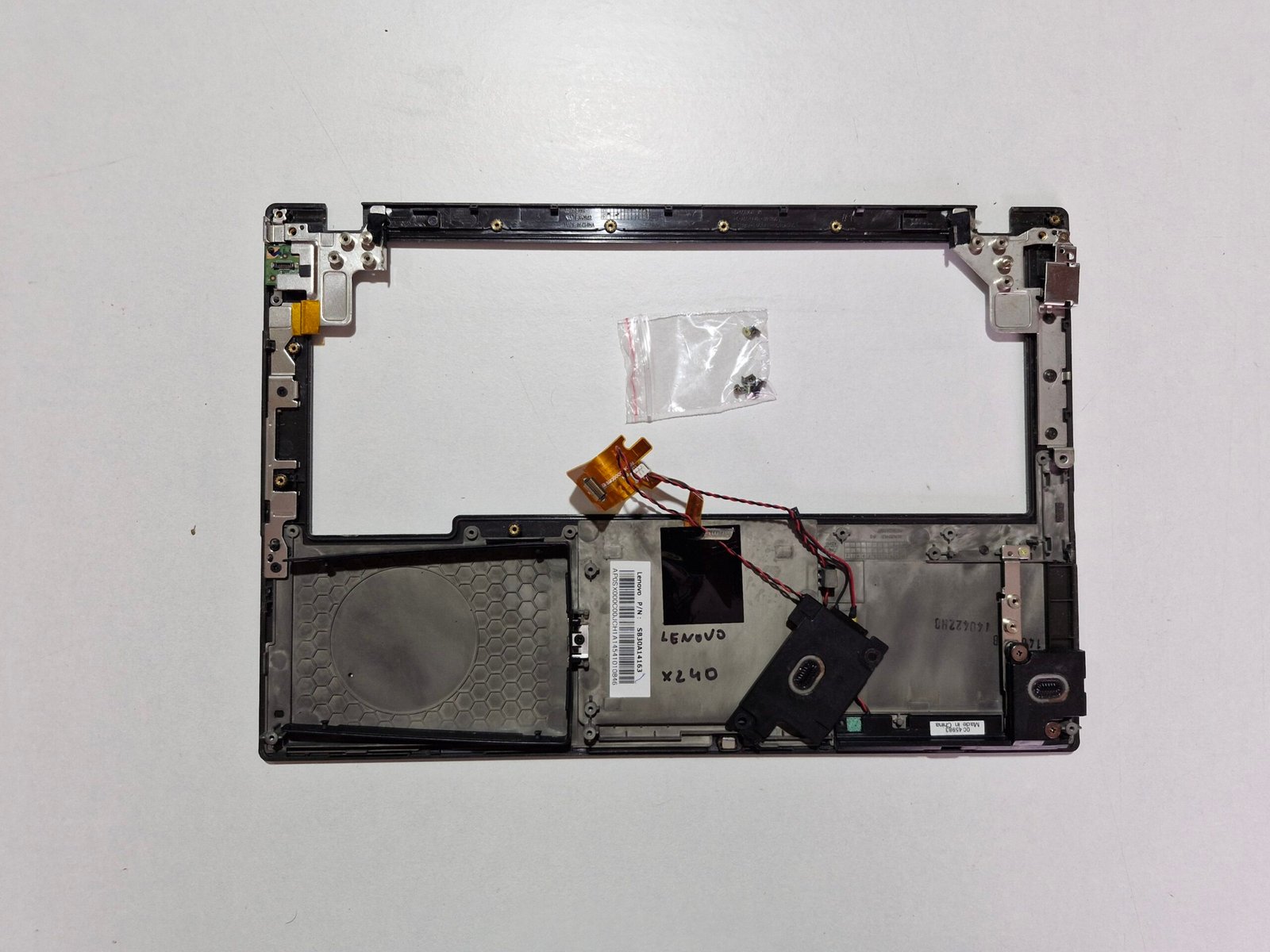 Lenovo ThinkPad X240 – Palmrest avec touchpad, boutons et haut-parleurs – Image 2