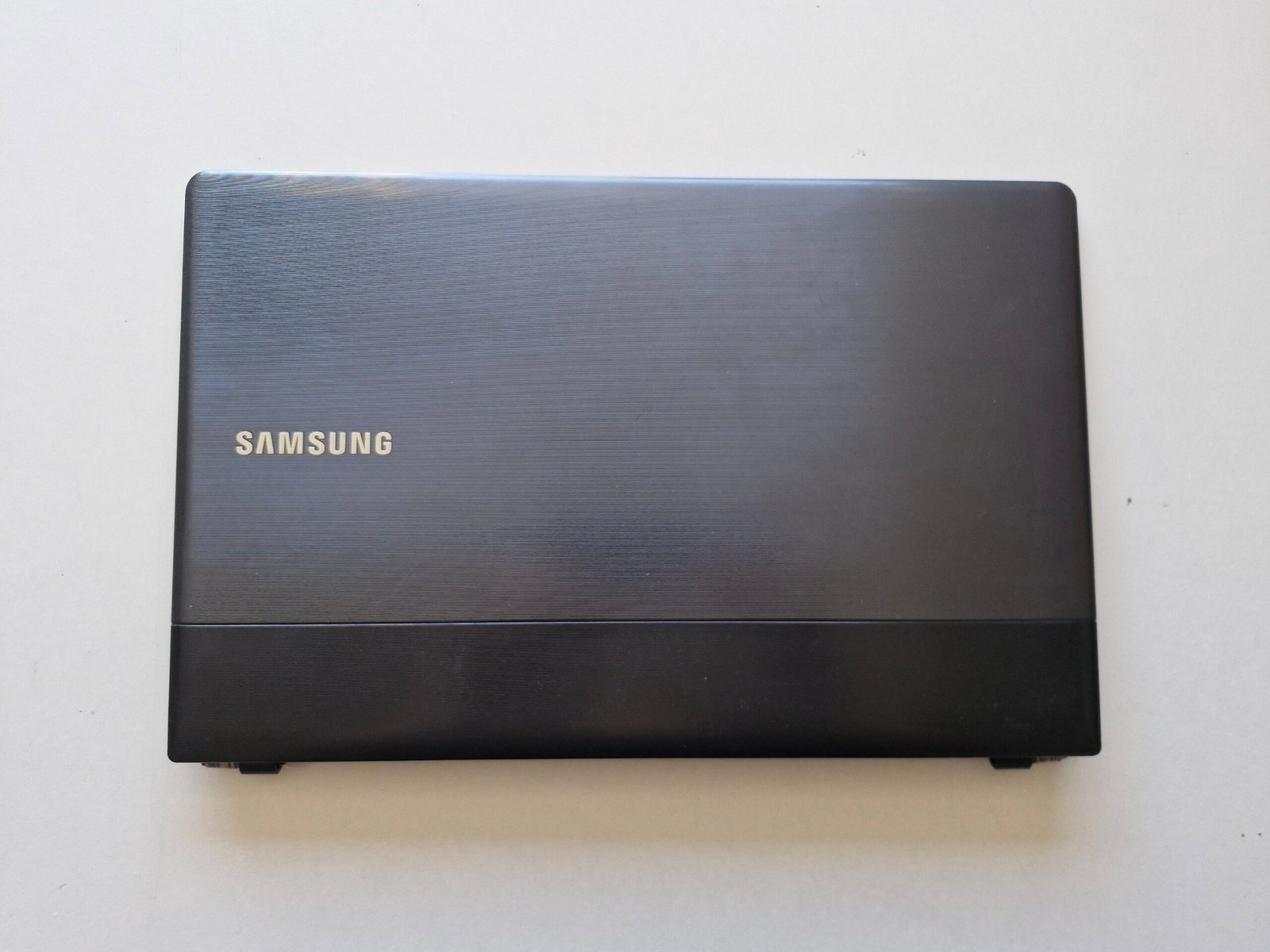 Coque Écran / Capot LCD Samsung NP300E5C 15.6″ - PiecesPC.fr