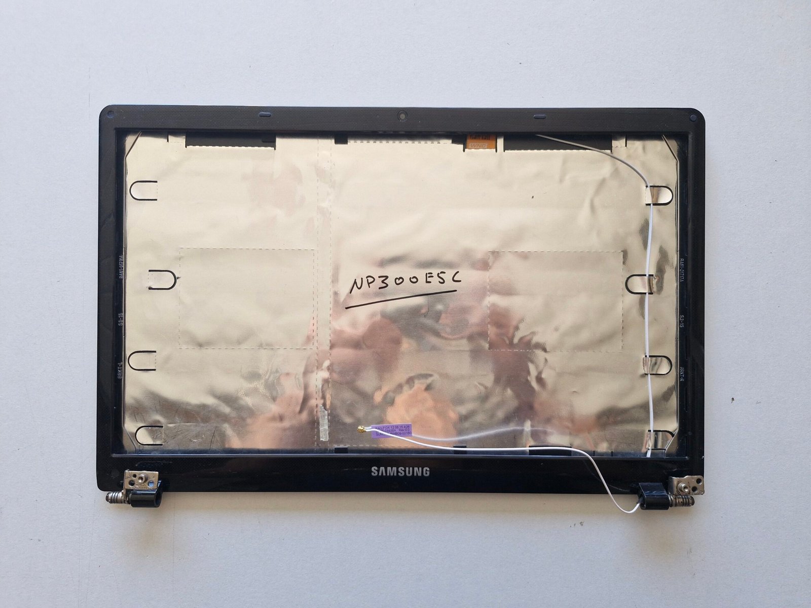 Coque Écran / Capot LCD Samsung NP300E5C 15.6″ - PiecesPC.fr