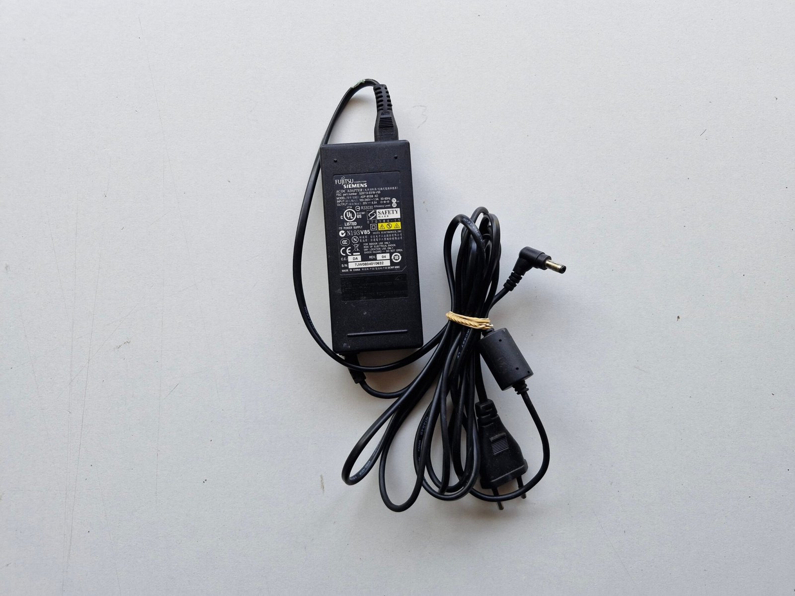 Chargeur Fujitsu Siemens original 90W 20V 4,5A – ADP-90SB AD