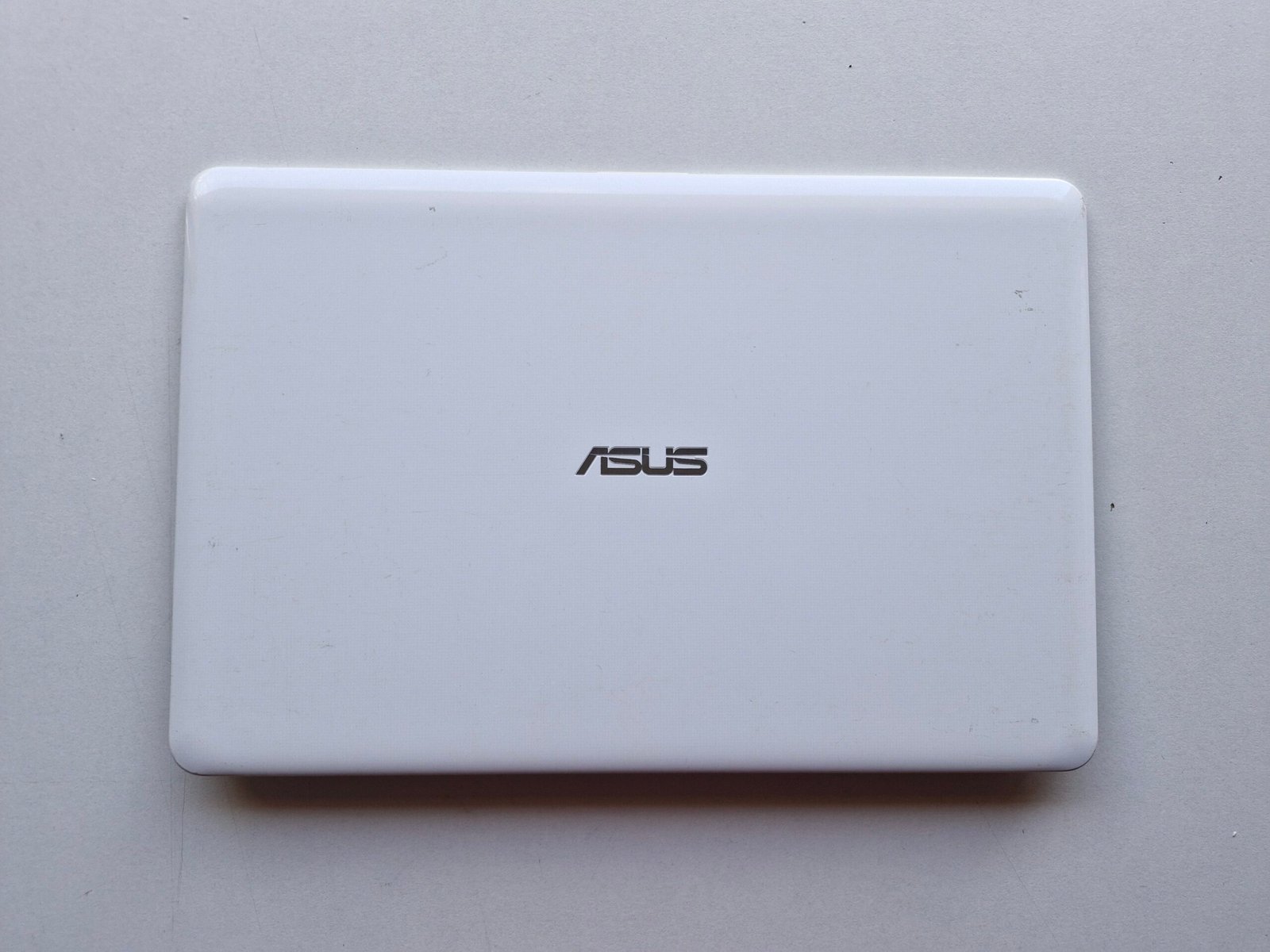 Coque Écran Complète ASUS R540C Blanche – Capot LCD + Cadre + Charnières + Antennes Wi-Fi