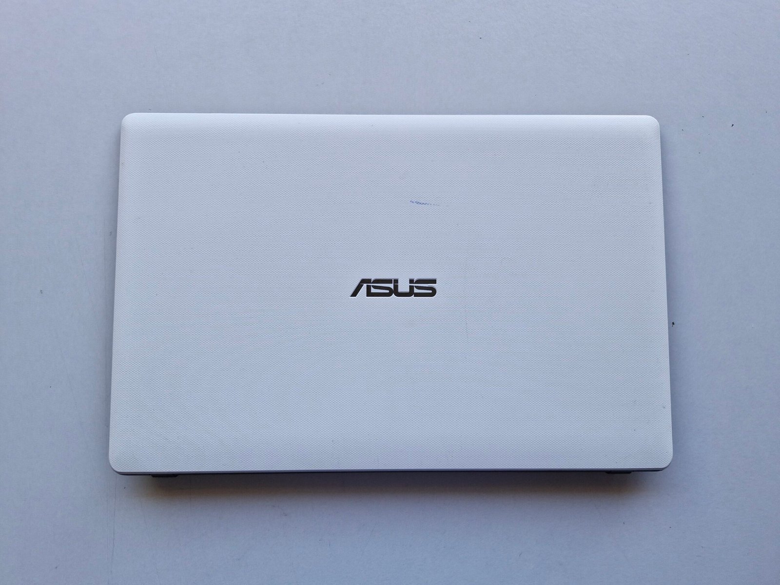 Coque Écran Complète ASUS X552M / X552 Series – Capot Blanc + Bezel + Charnières + Nappes WiFi