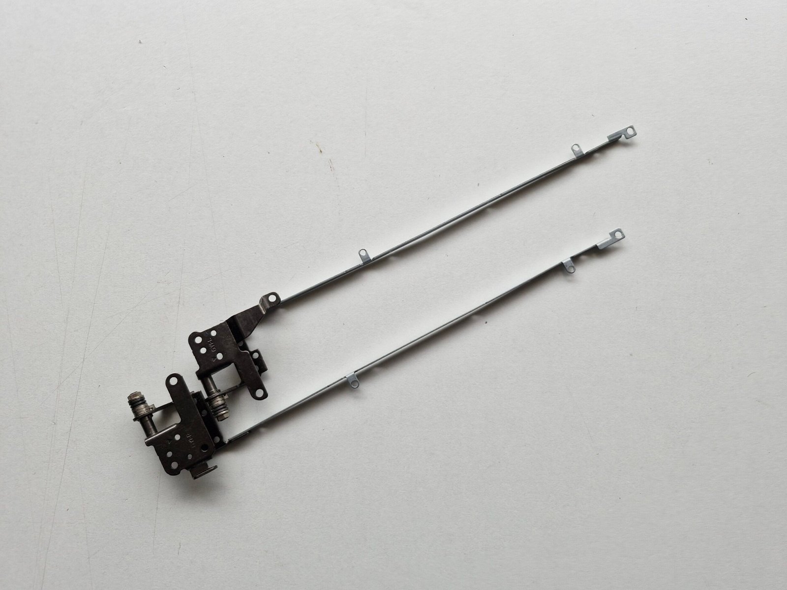 Charnières Écran Gauche + Droite Acer Aspire E17 ES1-711-P4JE – Supports LCD