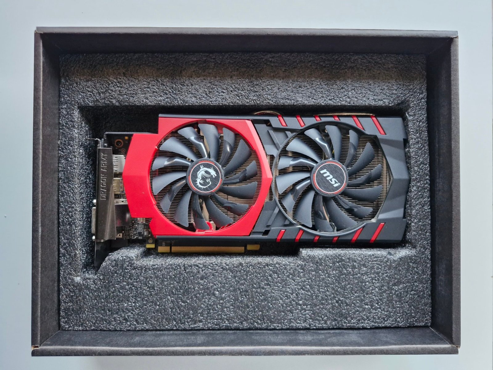 MSI GeForce GTX 970 Gaming 4G 4 Go GDDR5 Twin Frozr – Carte Graphique + Boîte – Image 2