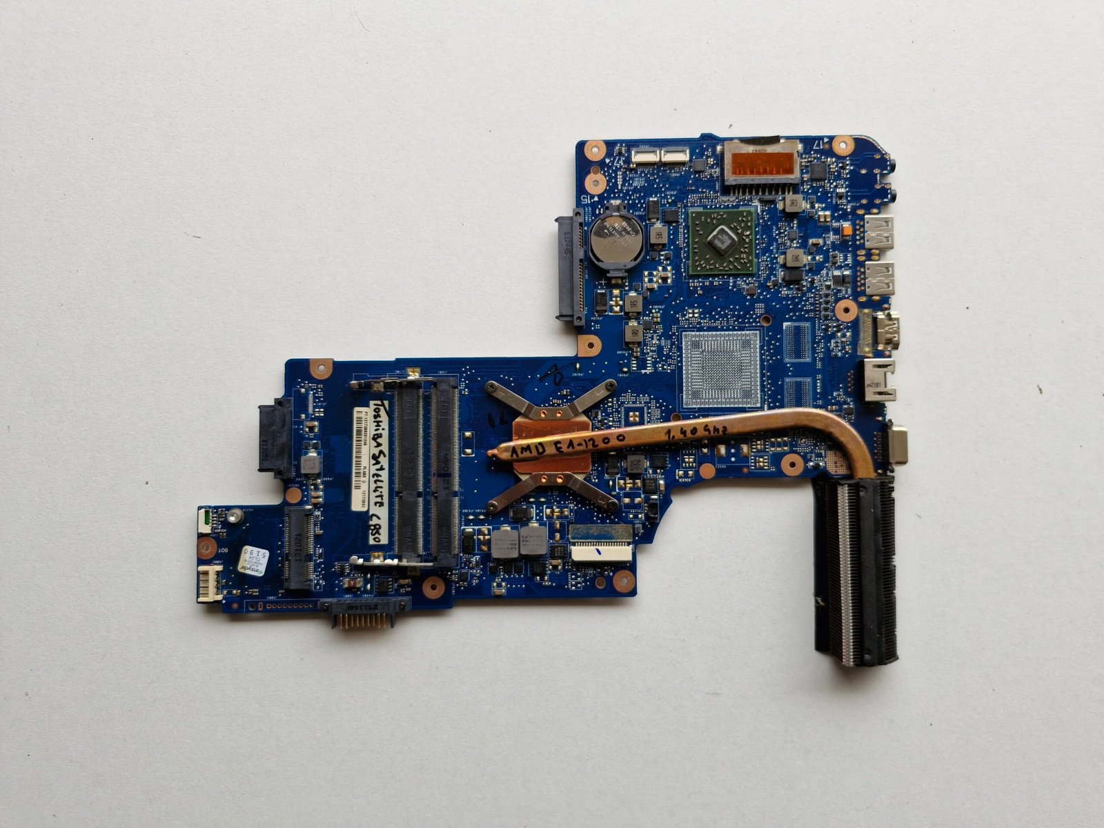 Carte Mère Toshiba Satellite C850D C855D H000052450 AMD E1-1200 + Radiateur